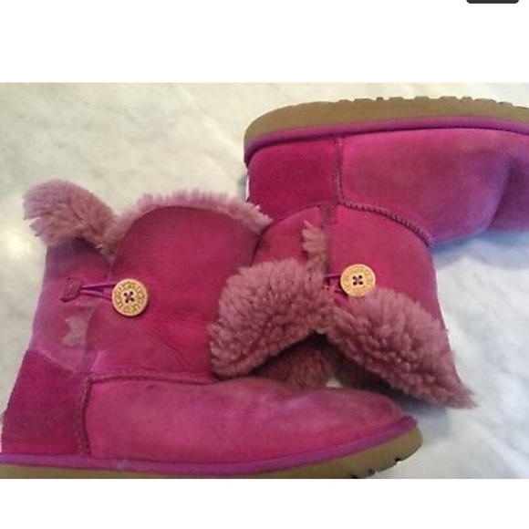 Ugg Boots Sz 5 Classic Short Bailey Button Magenta - Picture 4 of 8